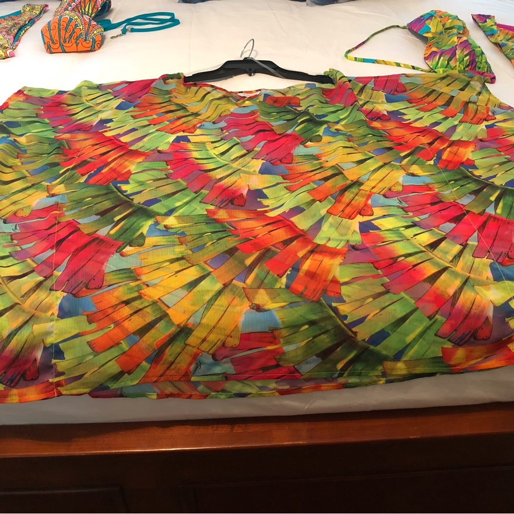 NWOT Trina Turk cover-up Polynesian Palms